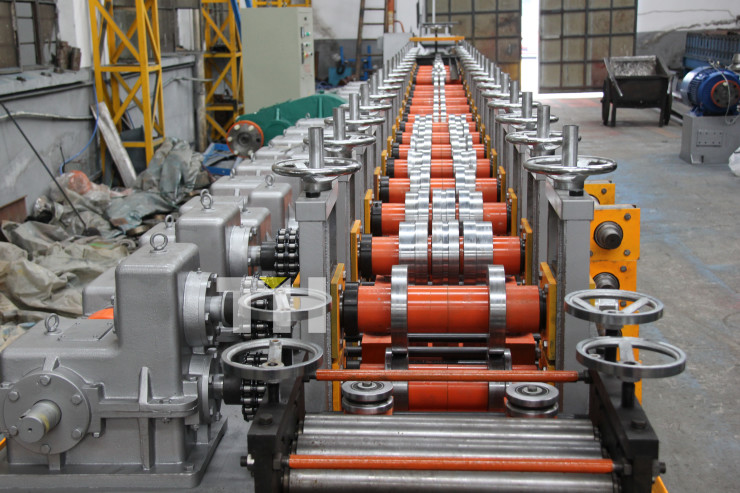 rack roll forming machine