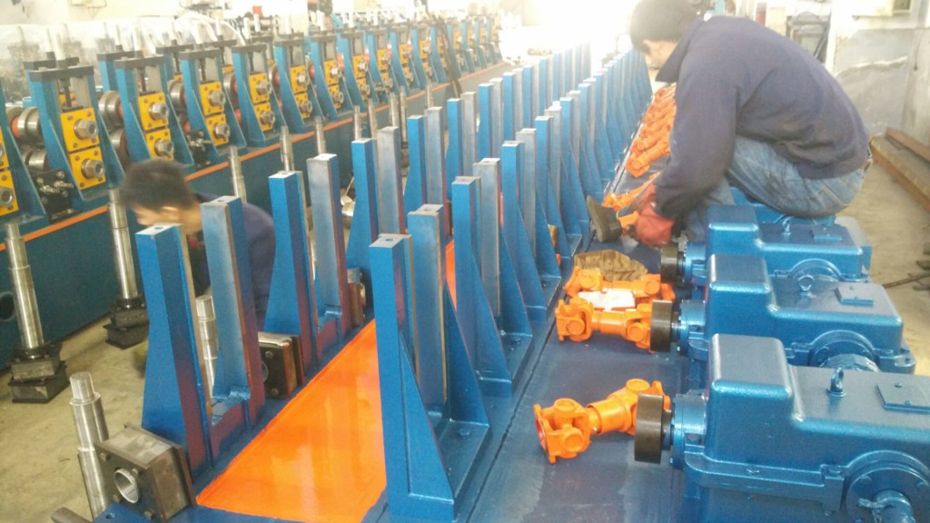 Warehouse Rack Roll Forming Machine In Installation - Wuxi Taihu ...