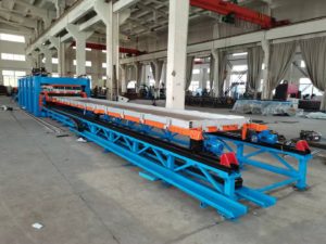 Discontinuous sandwich panel pressing machine